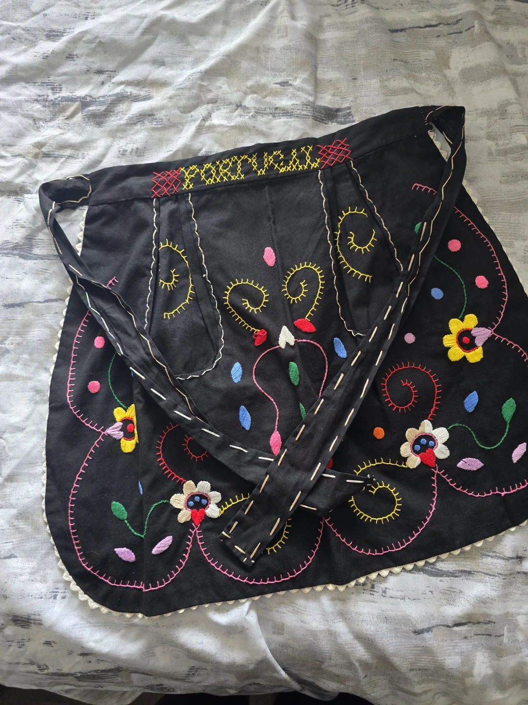 Vintage Folk Art Hand Embroidery Portugal Apron - photo 3
