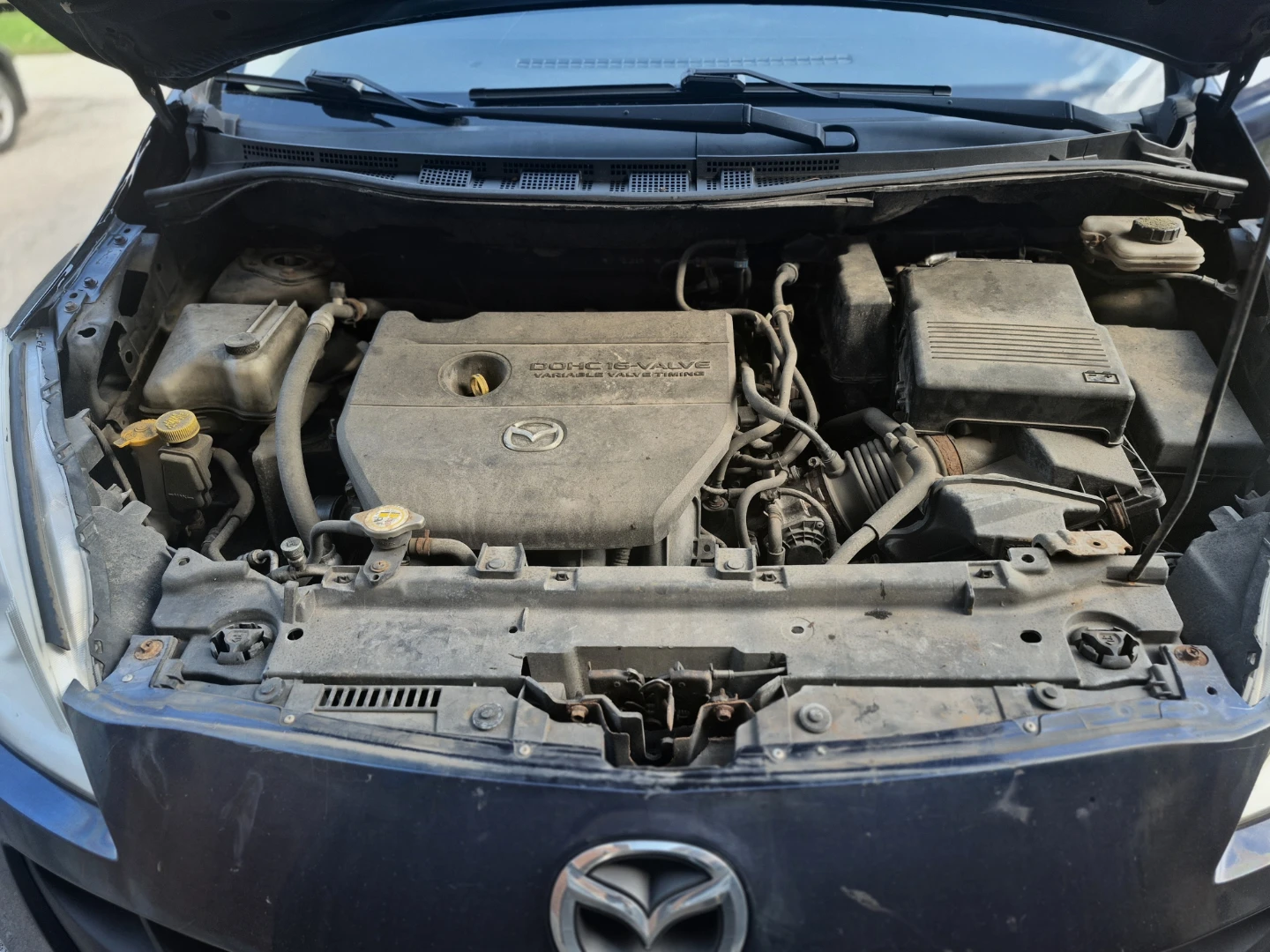 Compact blue 2012 Mazda 5 minivan. Seven seater ! - photo 2