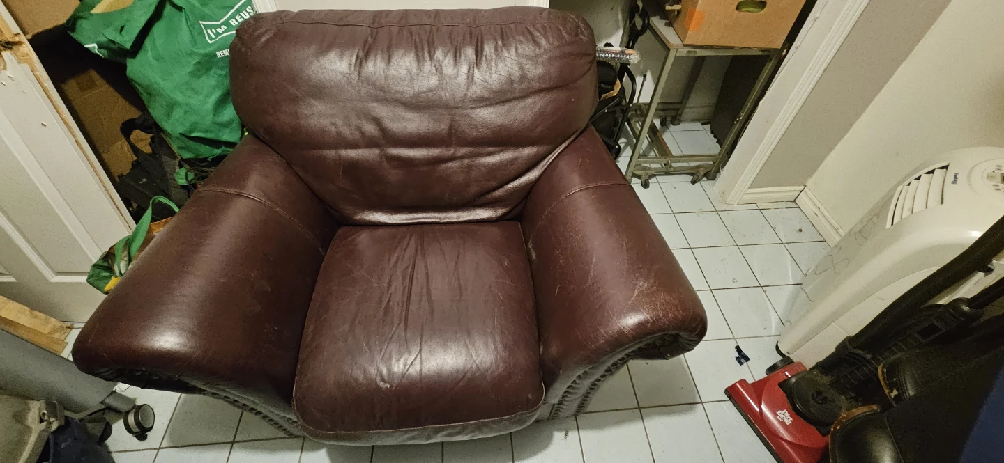 Dark Brown Leather Armchair🏈
