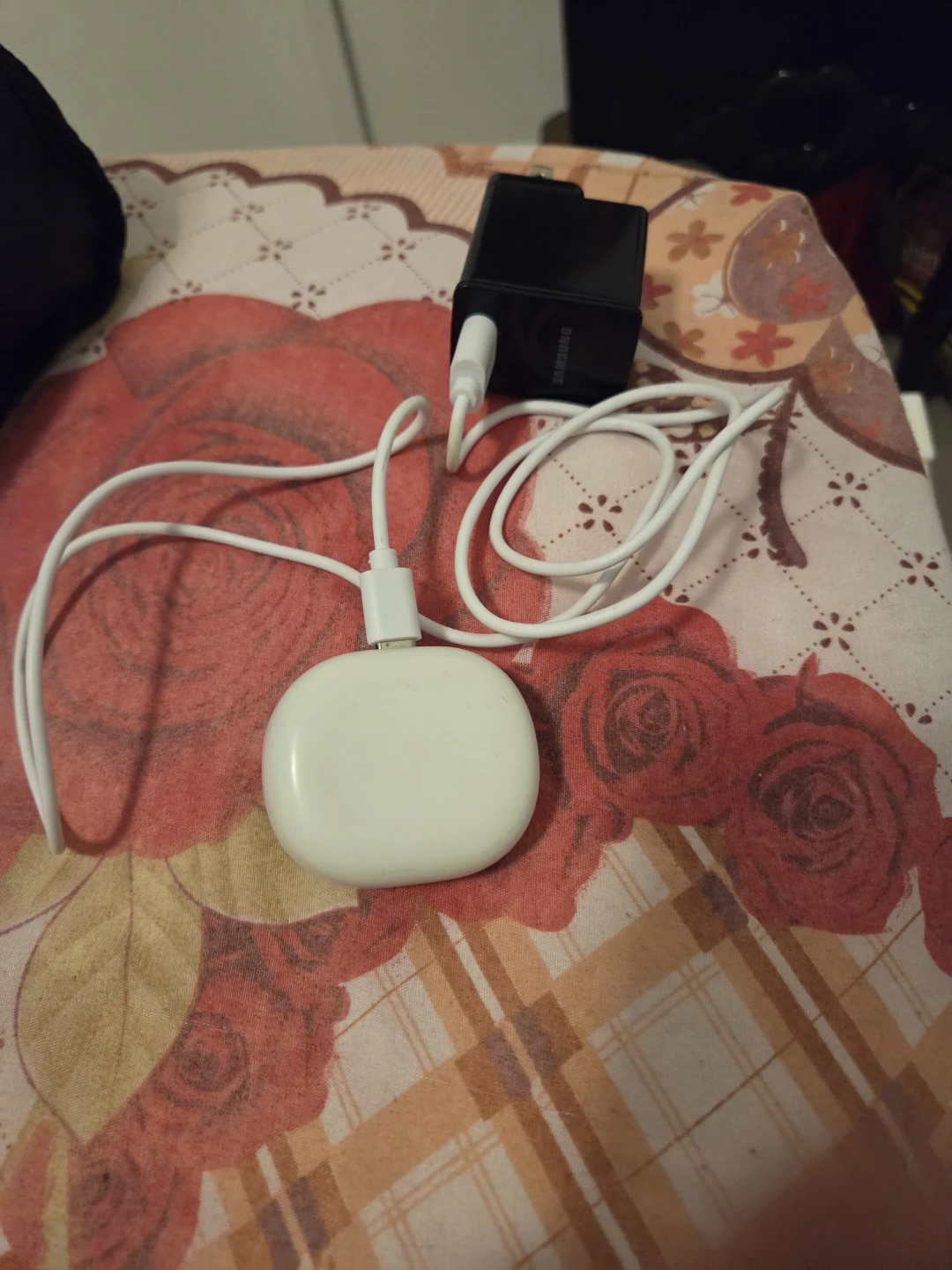 Samsung Galaxy Buds with Case and Charger - photo 3
