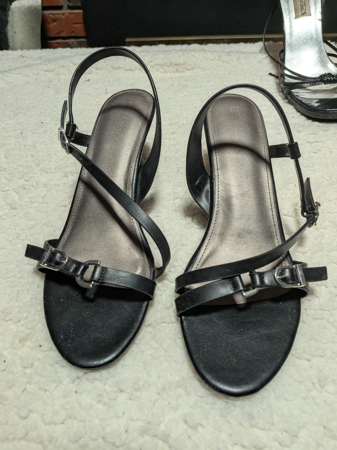 Luna Blu Black Slingback Kitten Heels