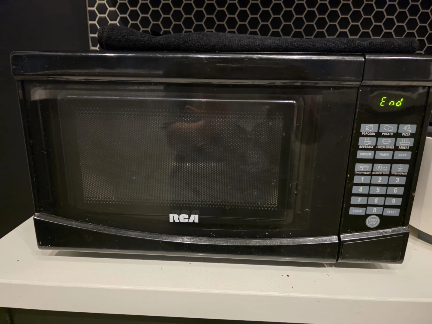 RCA Black Countertop Microwave