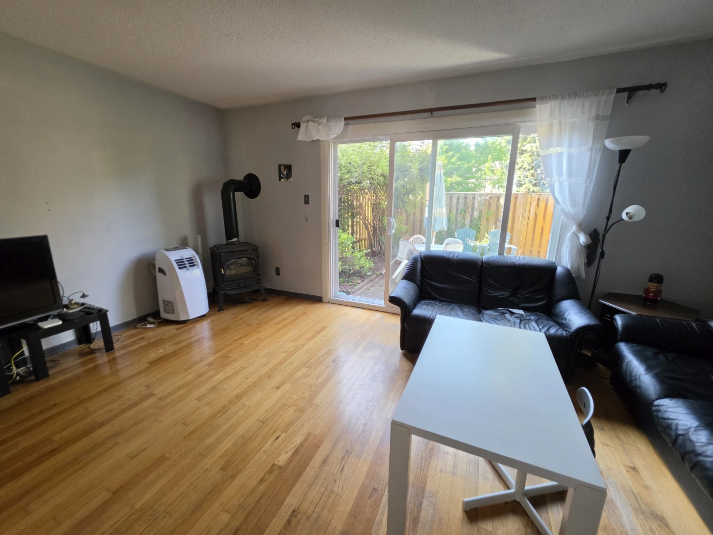 3 bedrooms 2 full bathrooms