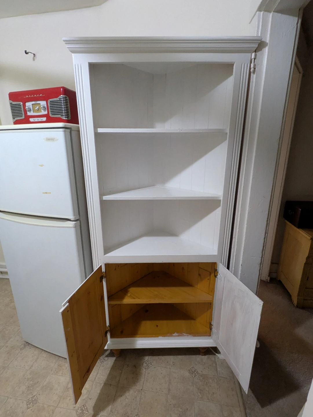 White Painted Wooden Corner Cabinet - photo 2
