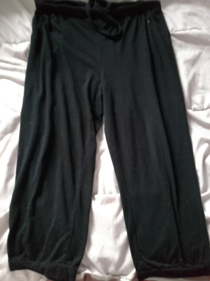 Black drawstring lounge pants 🏈