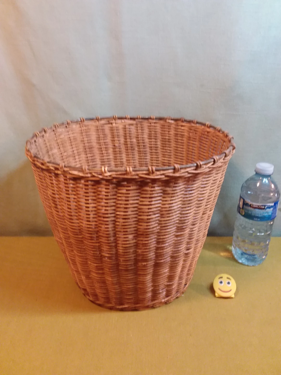 🏈 🧺 🗑️ 🆕 Large Wicker Storage Basket (Garbage Can?) 🧺 🗑️