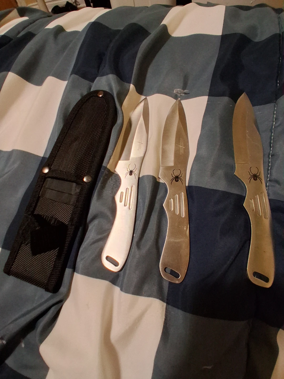 3 Throwing Knives with Sheath