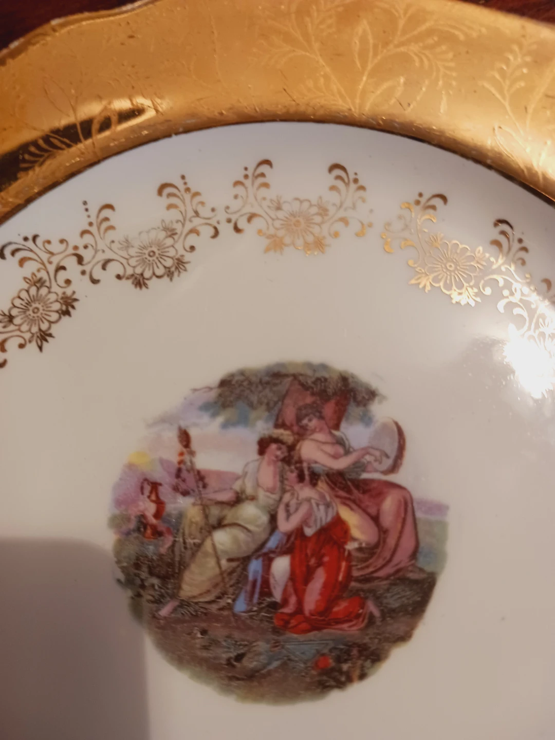 Warranted 22 Karat Gold Trimmed Plates set of 2. - photo 3