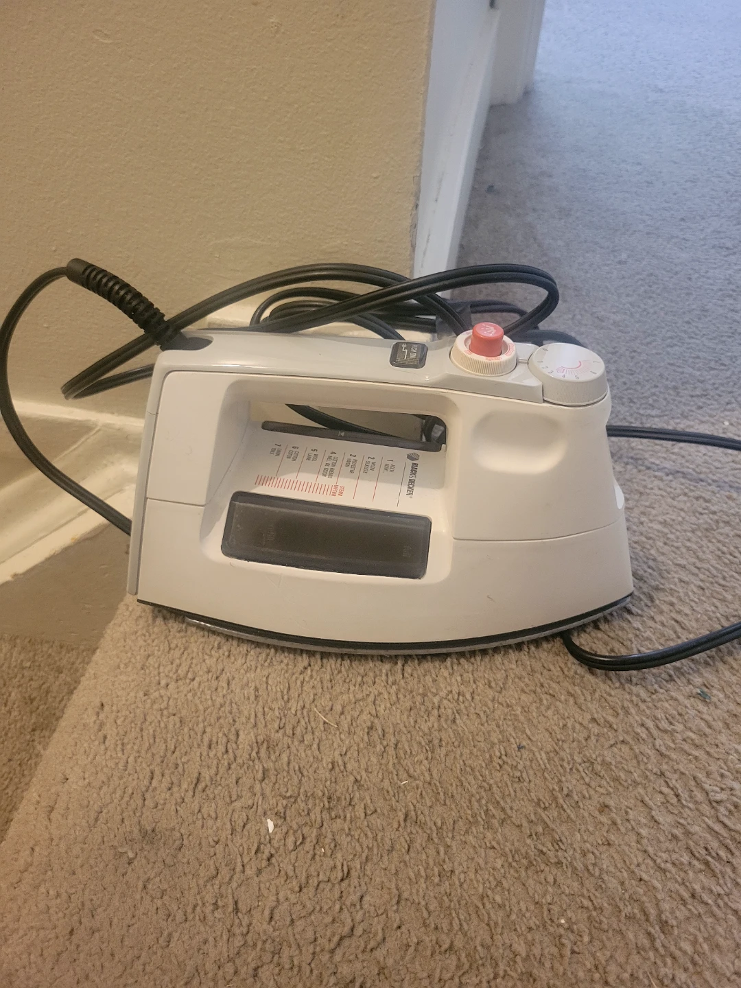 🏈 Black & Decker Auto Shut-Off Iron