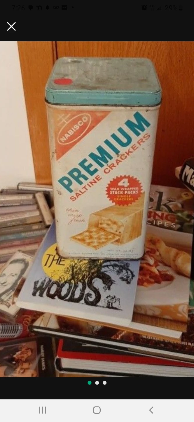 Vintage Nabisco Premium Saltine Crackers Tin! - photo 2