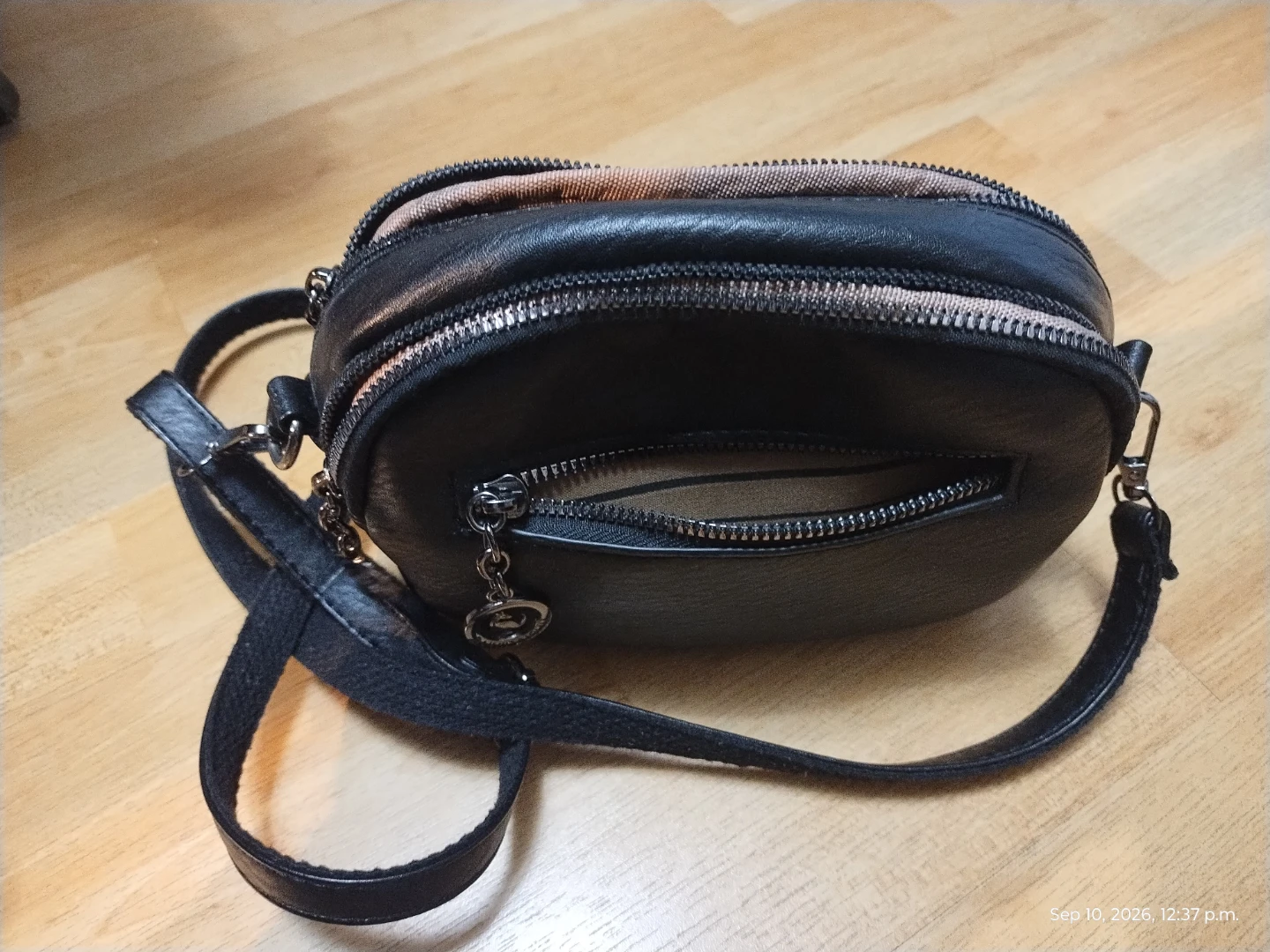 Kangol Black Crossbody Bag – Multi-Zip Compartments - photo 3