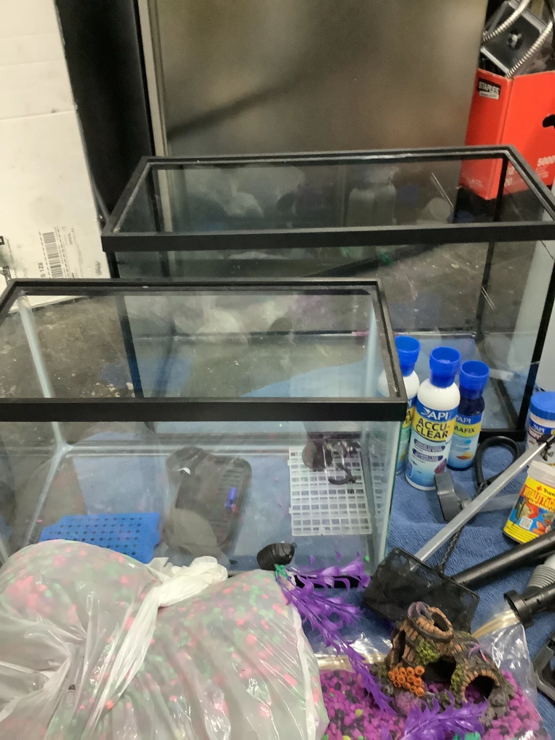 Two glass fish tanks with aquarium accessories - photo 2
