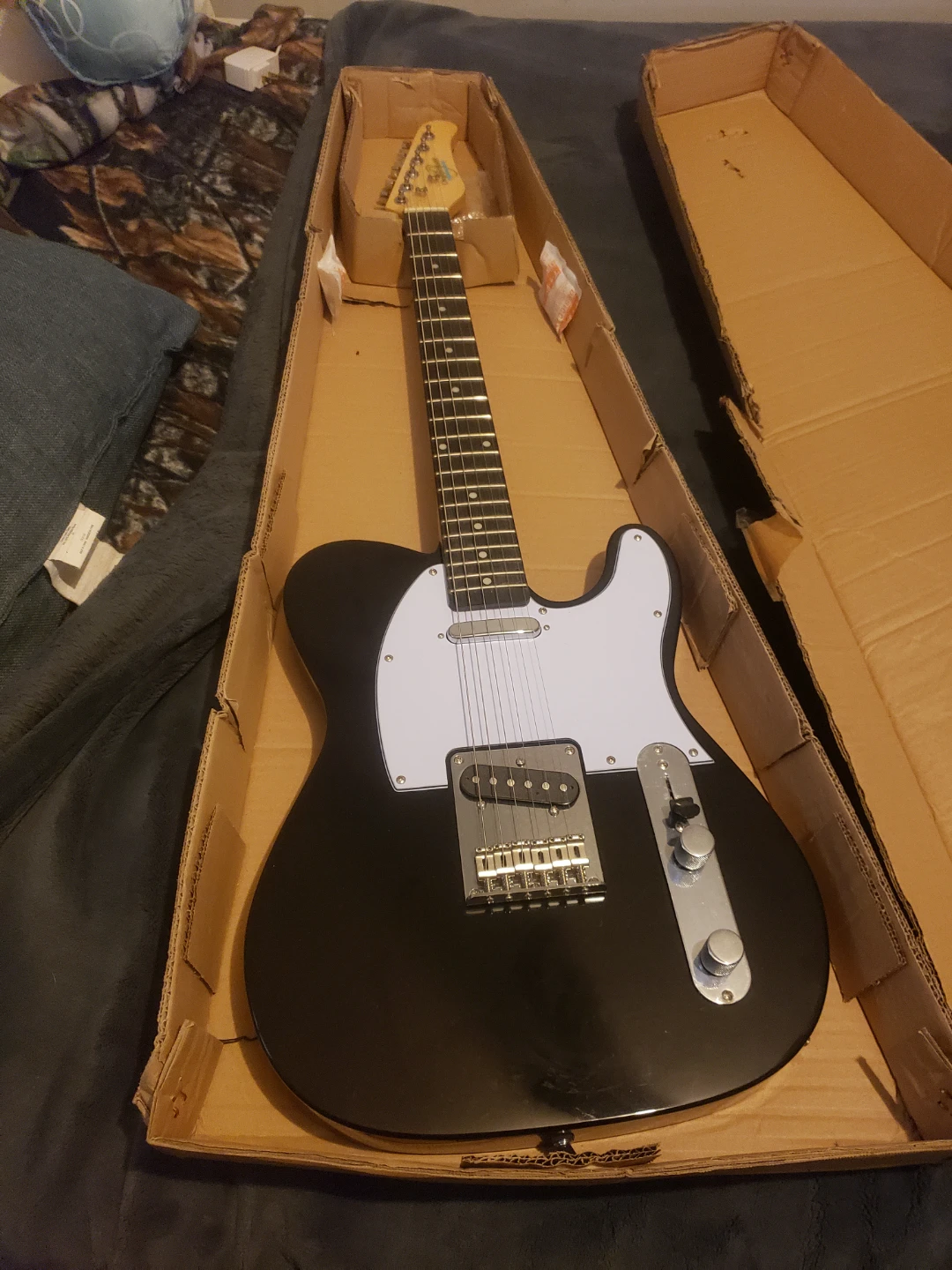 Oscar Schmidt Electric Guitar and Behringer Amplifier - photo 4