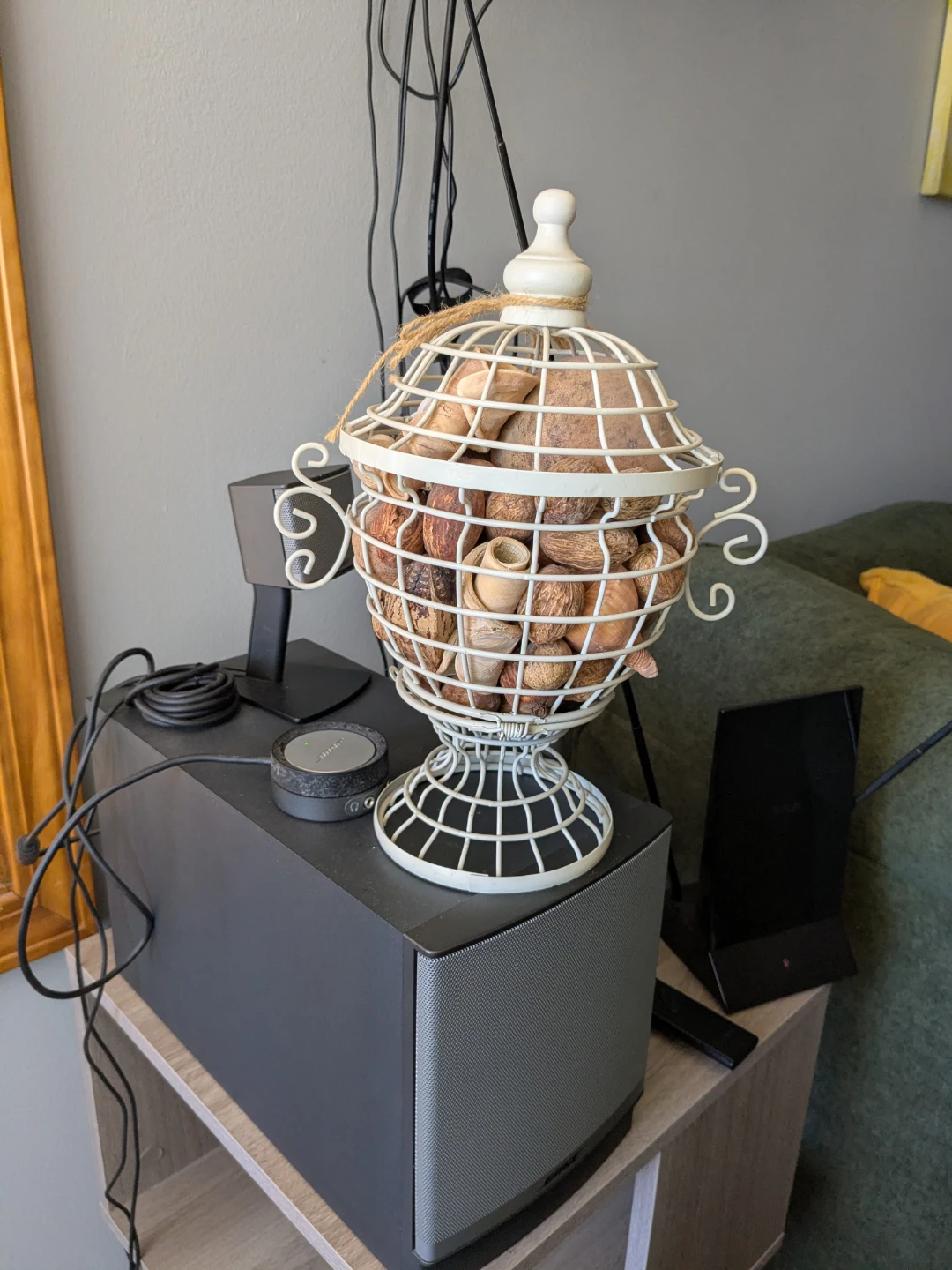 Decorative Metal Birdcage Style Orbs Holder