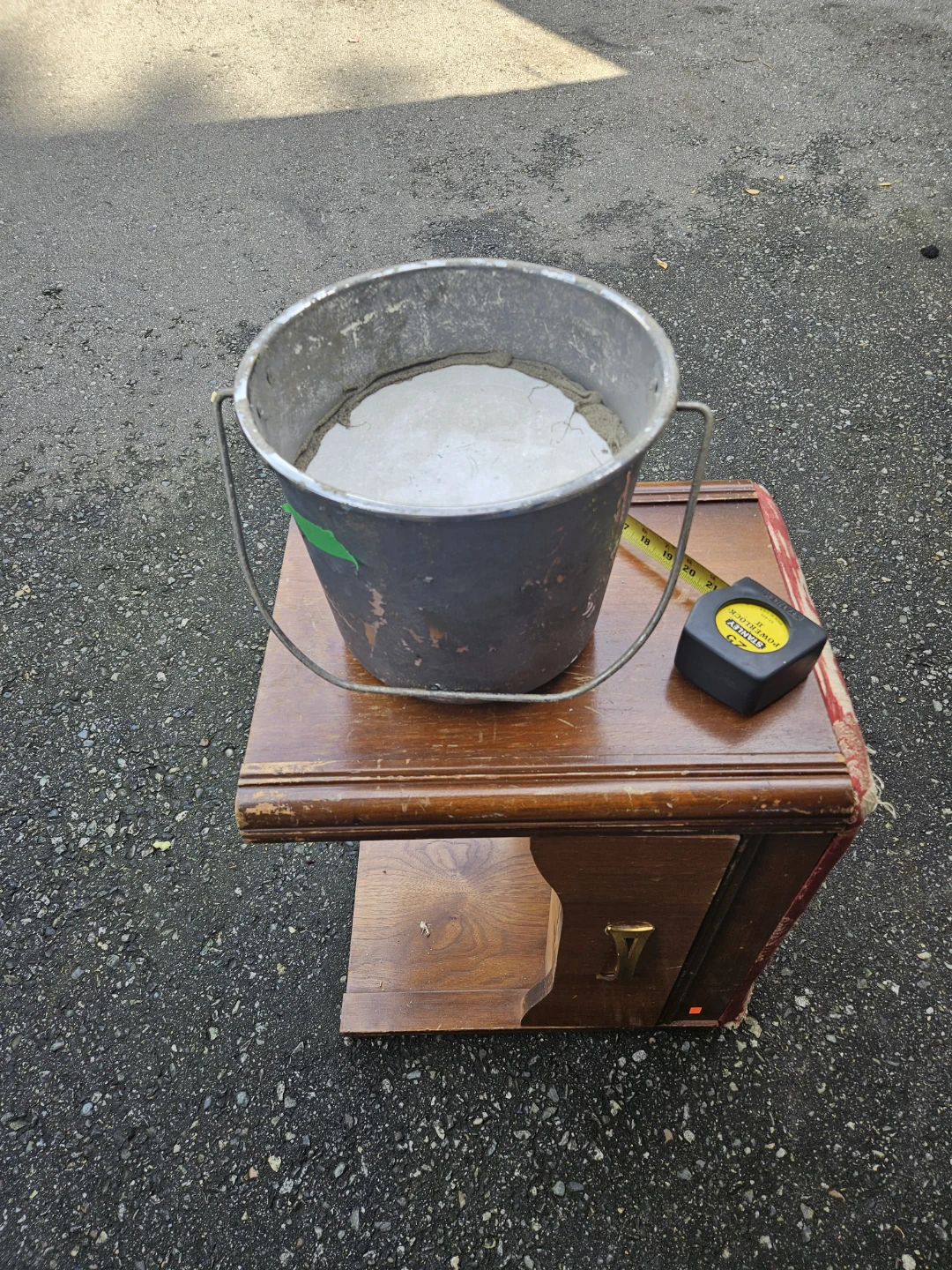 Metal bucket with concrete base - photo 2