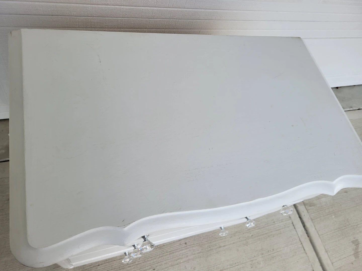 Beautiful ​White French Provincial Dresser / Accent Table - photo 5