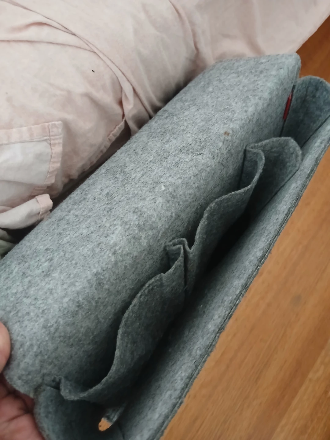 Grey Felt Bedside Pocket Organizer - photo 2