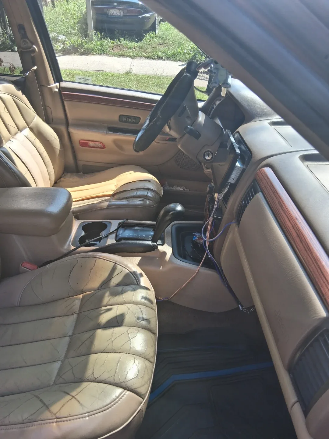 Jeep Grand Cherokee SUV - photo 2