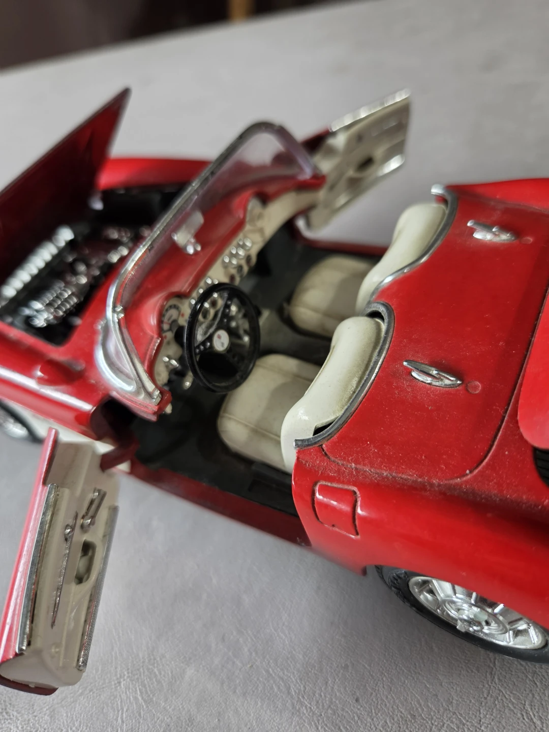 Bburago 1957 Red Chevrolet Corvette Diecast Model Car - photo 4