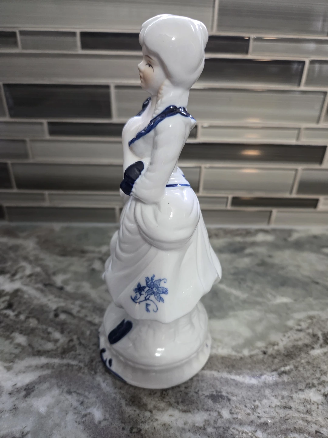 Vintage Porcelain Figurine - photo 2