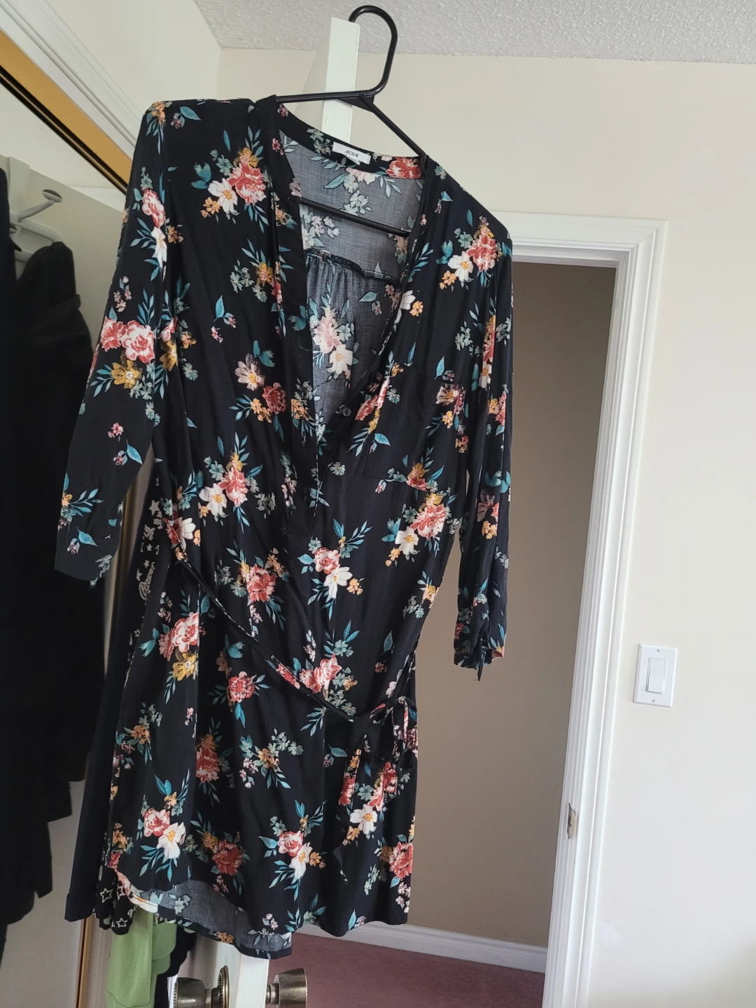 A🏈rdene floral wrap dress