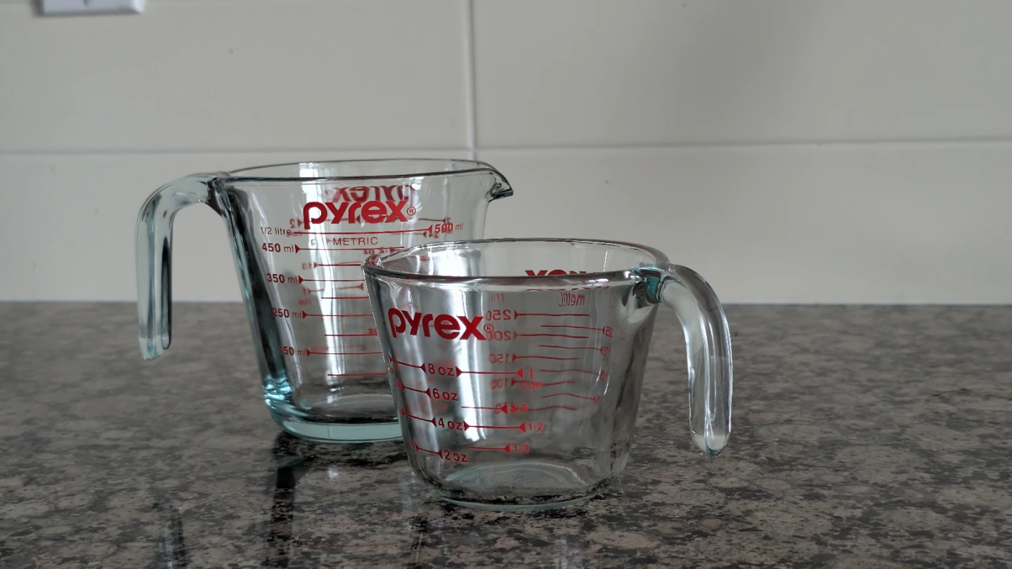 Pyrex Glass Measuring Cups - Set of 2 - photo 4