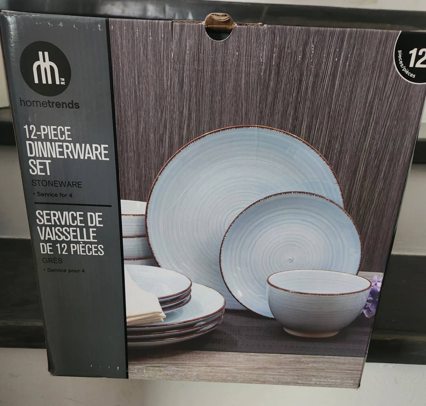 Hometrends 12-Piece Stoneware Dinnerware Set