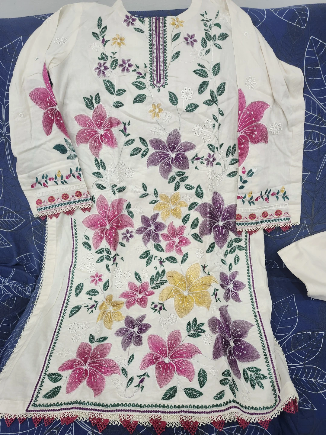 Floral Embroidered Three-Piece Salwar Kameez - photo 2