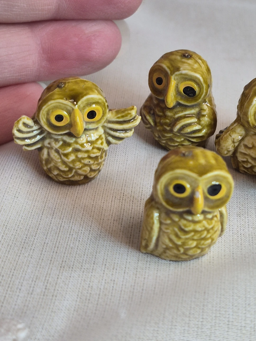 Set of 5 Vintage Tiny 1" Solid Hard Plastic Resin Owls - photo 2