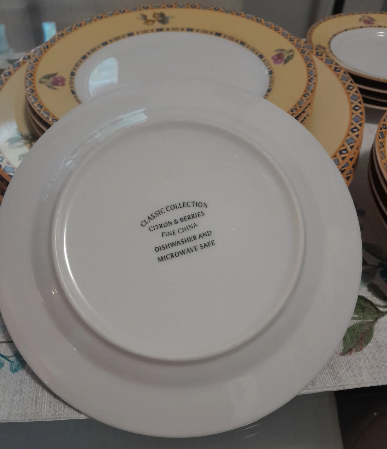 Classic Collection Citron & Berries Fine China Set - photo 2