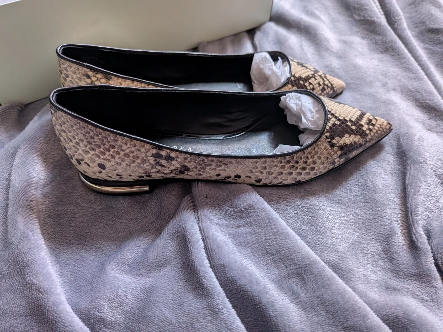 Judith Ripka Size 6 Snake Print Pointed Toe Flats - photo 3