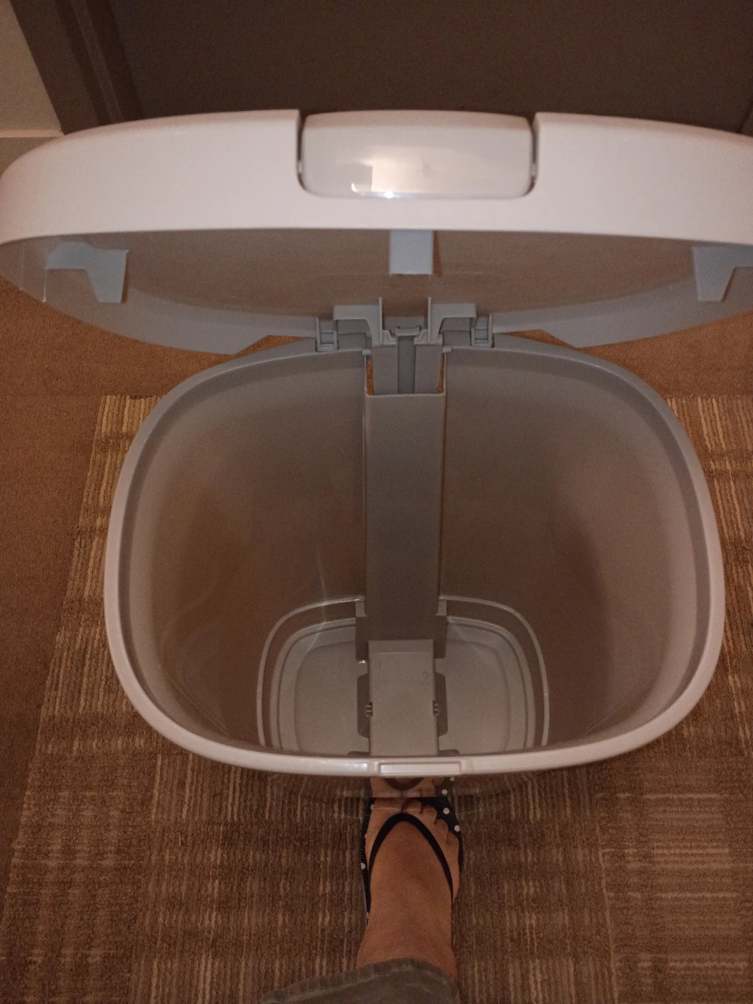 White Foot-Pedal Trash Can 🏈 - photo 2