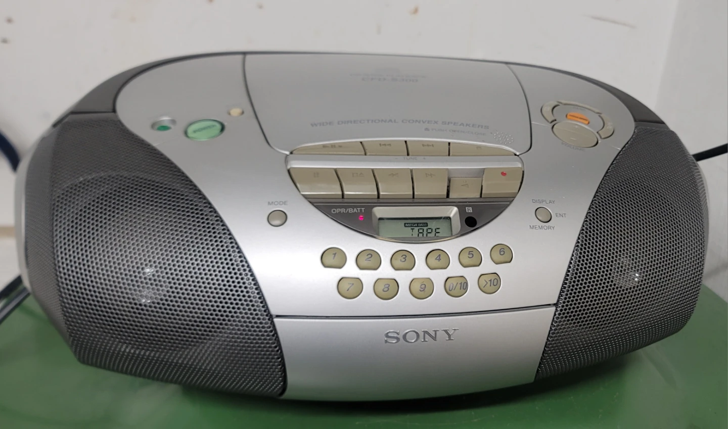 Sony CFD-S300 CD Cassette Radio - photo 2
