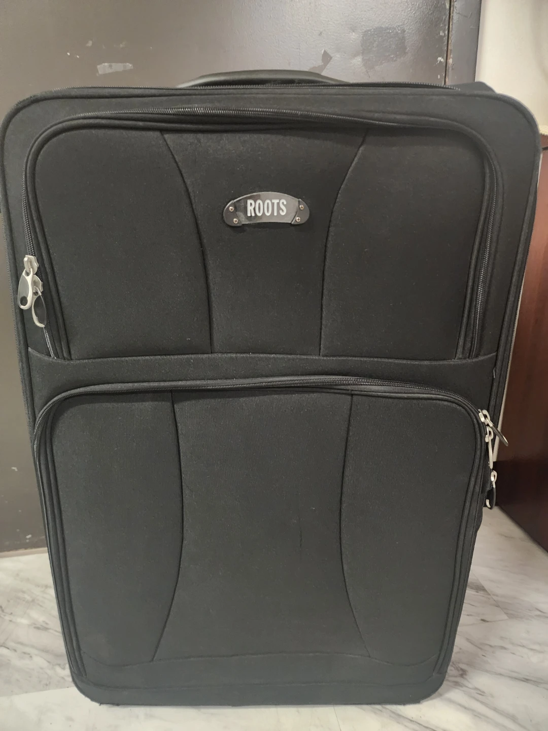 Roots black luggage suitcase - photo 3