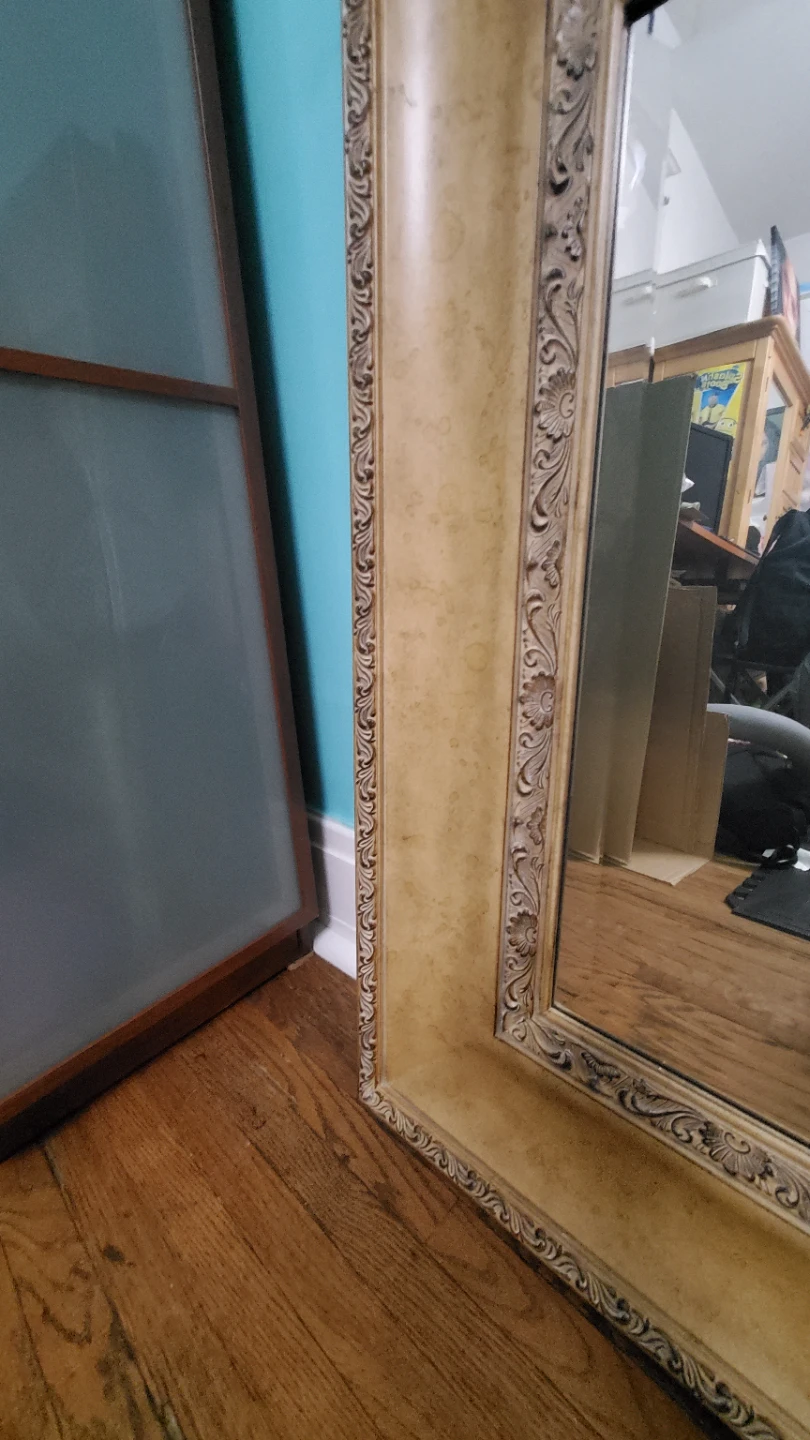 Large ornate wall mirror with gold frame - photo 5