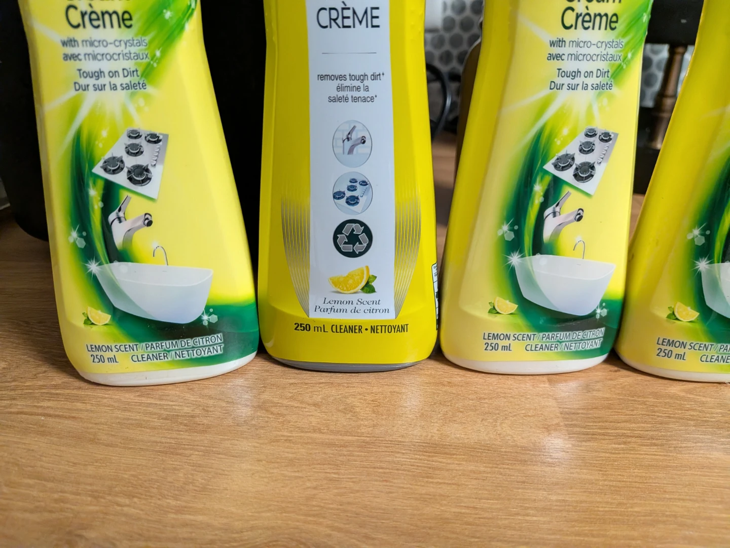 4 Bottles of Vim Cream Cleaner - Lemon Scent - photo 2