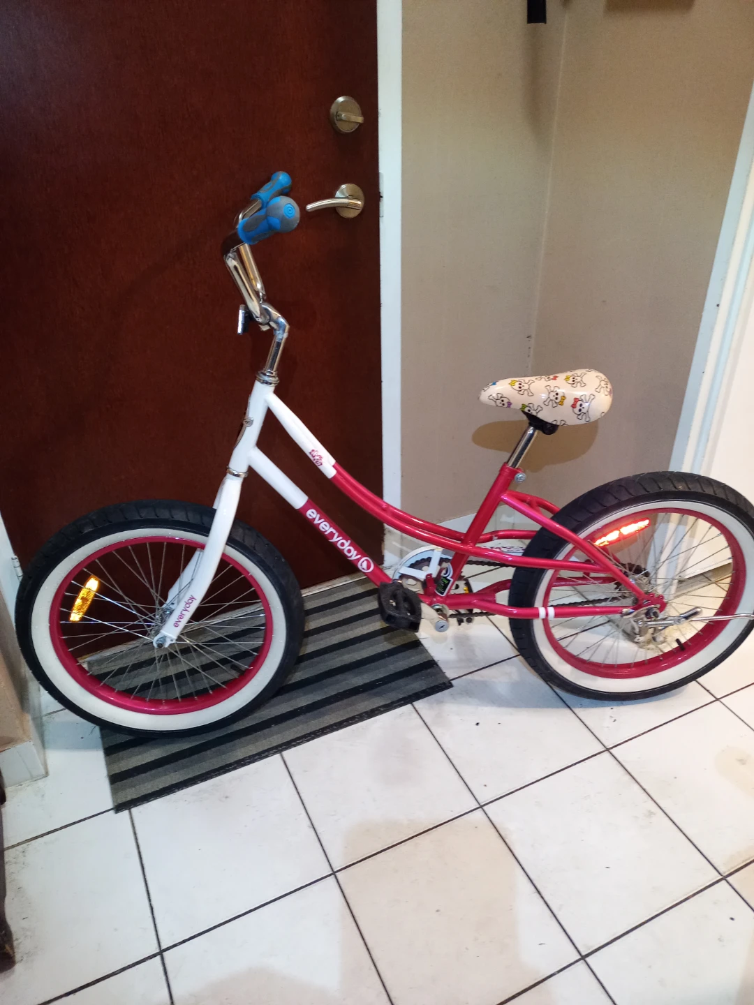 Everyday Shine Youth Comfort Bike - 20 inch - Selling As Is!! - photo 2