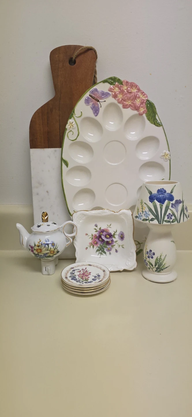 Floral Teapot, Tray, Egg Plate, Lamp Shade & Coasters