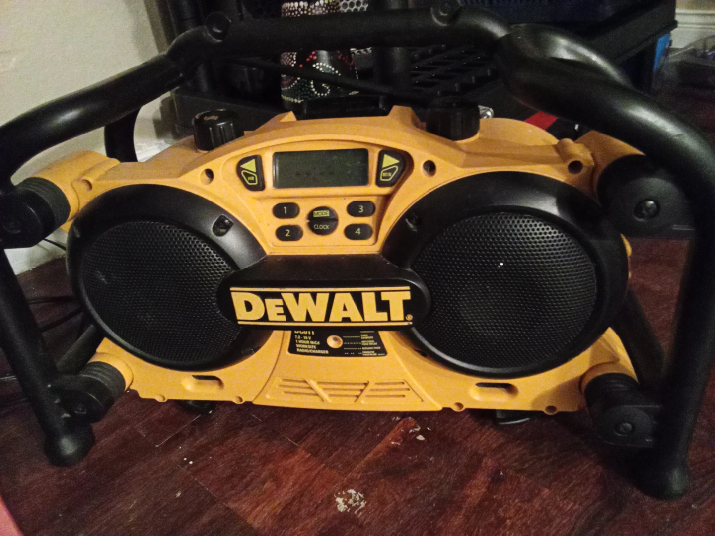 DeWalt DC011 Worksite Radio/Charger