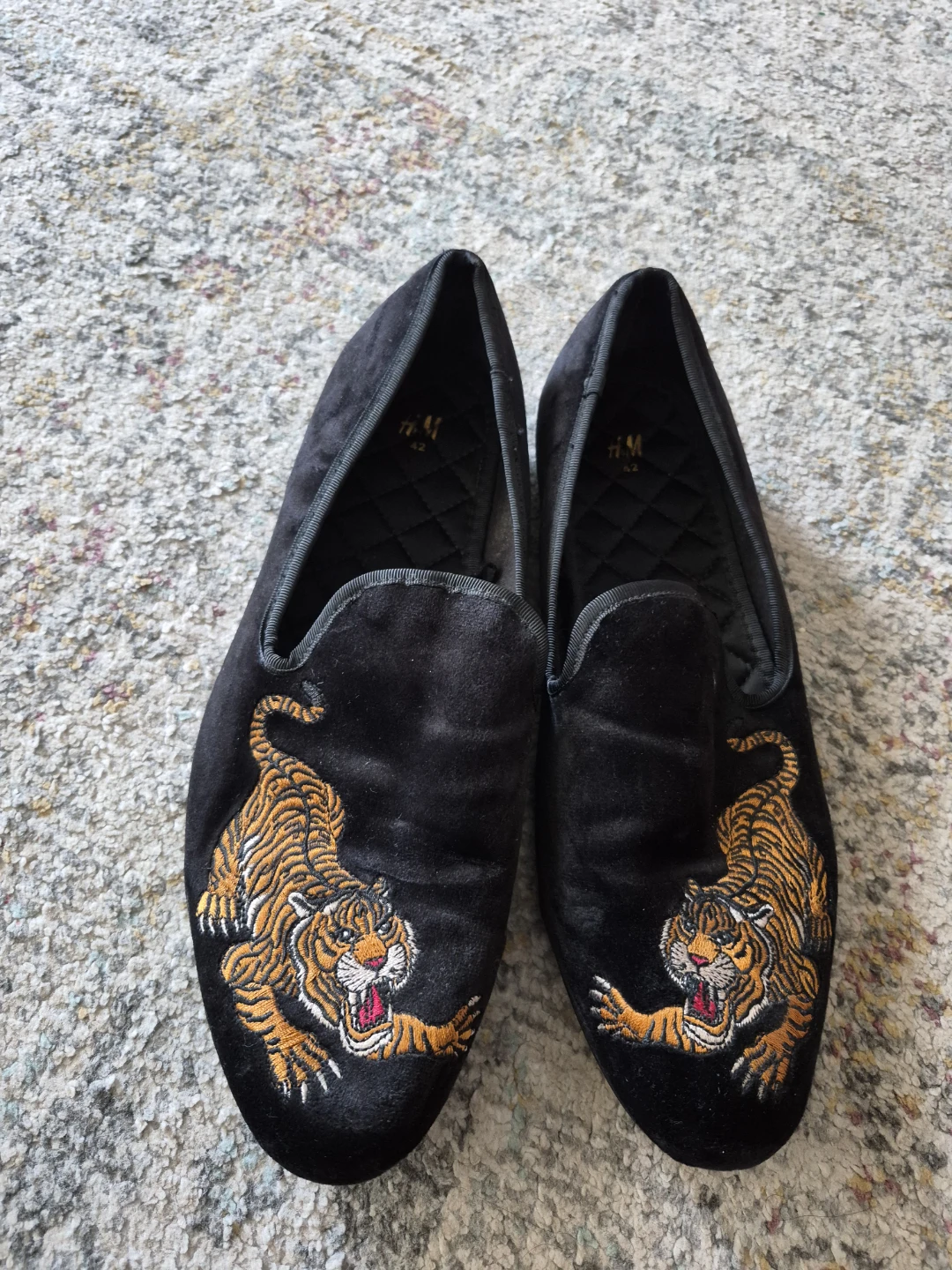 H&M Black Velvet Tiger Embroidered Loafers - photo 4