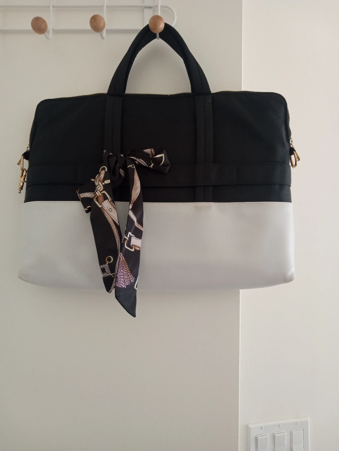 Black and white laptop briefcase $10.Used once.