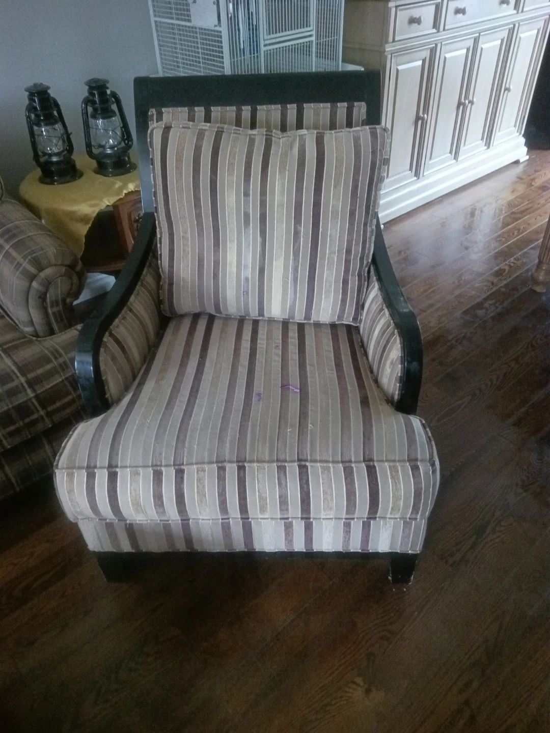 🏈Striped accent chair