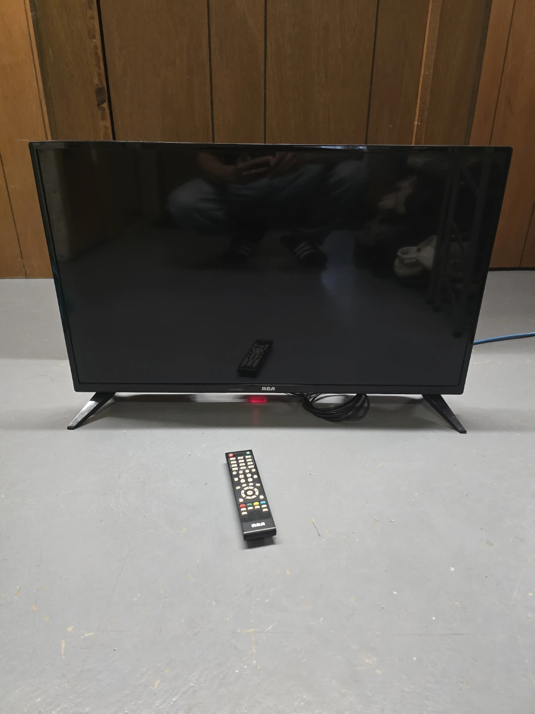 RCA 32" 720P LED HD TV ( RT3205)