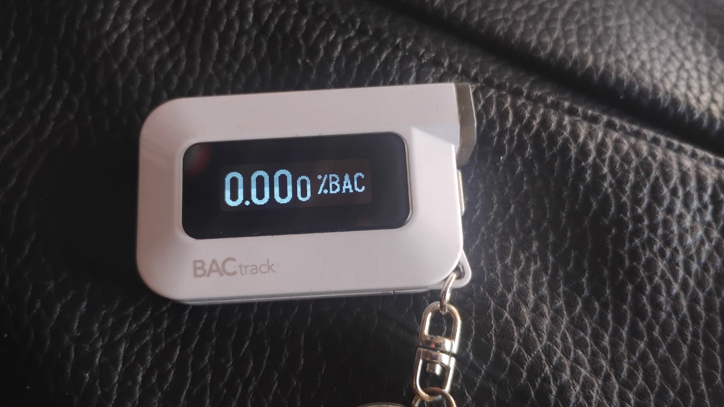 BACtrack C6 Keychain Breathalyzer - photo 4