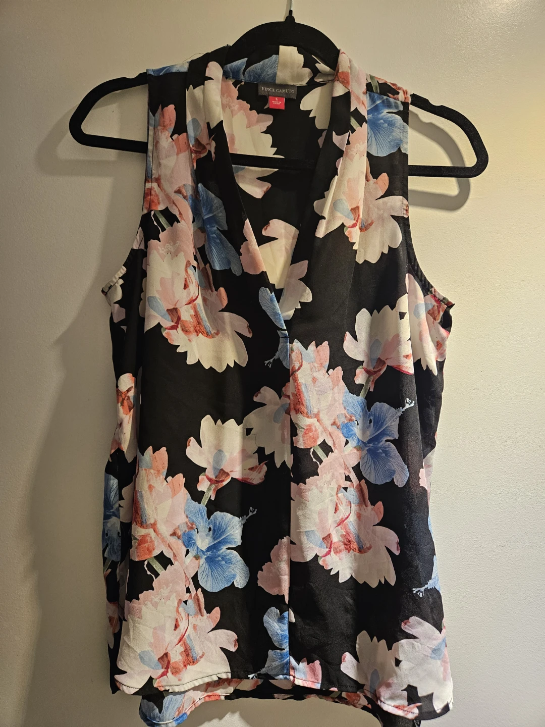 Vince Camuto floral sleeveless blouse