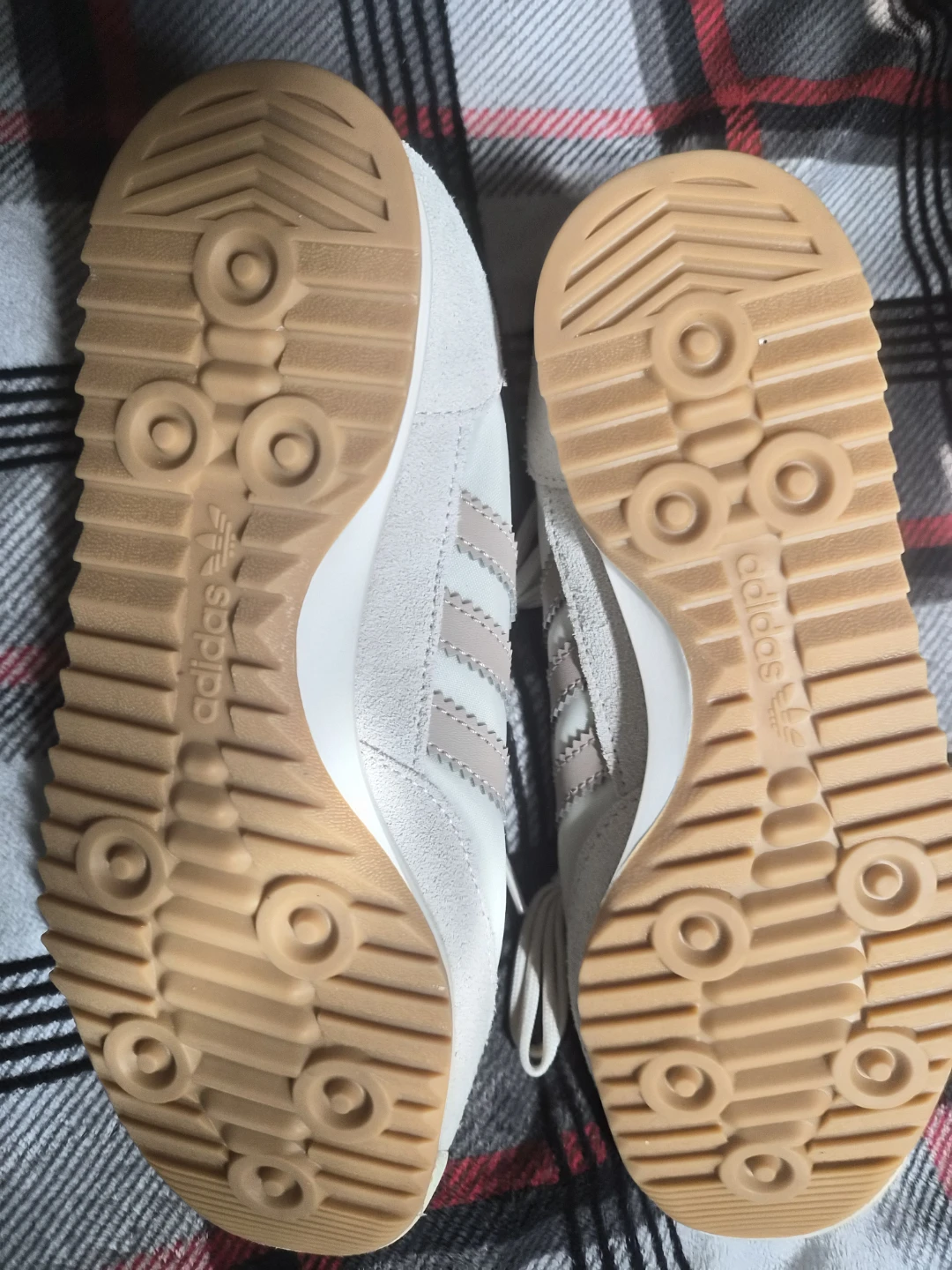 Adidas sneakers white and beige
