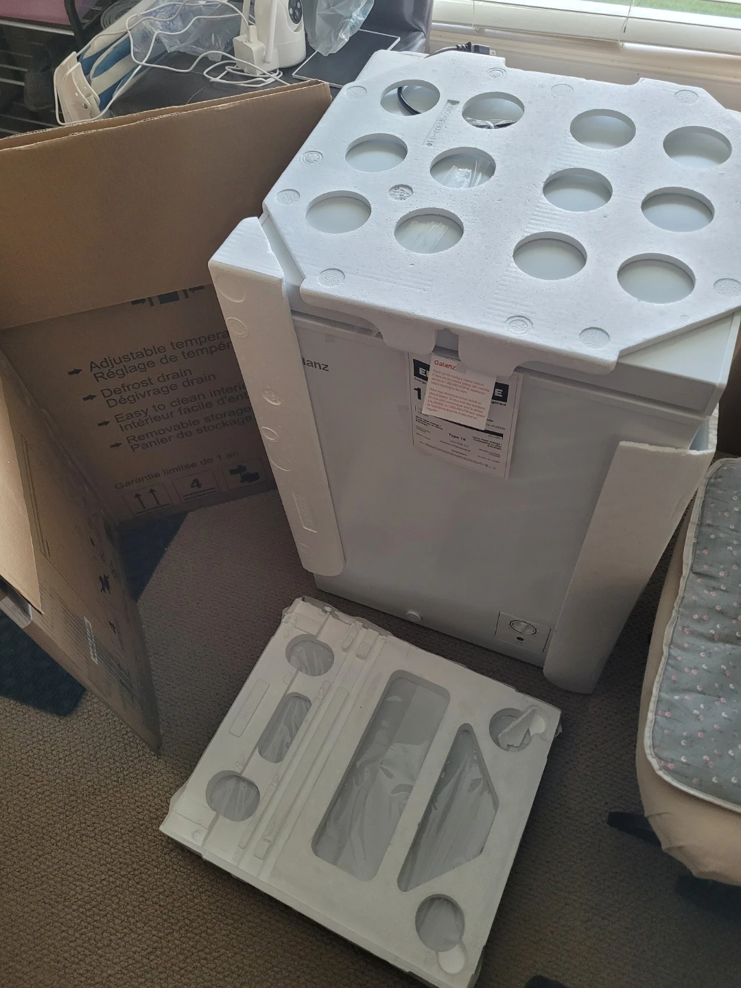 Galanz 3.5 cu. ft. Chest Freezer - photo 2