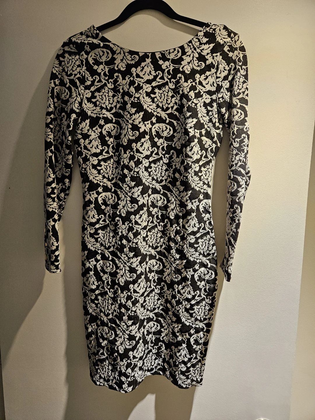 Black and White Damask Pattern Long Sleeve Dress - photo 3