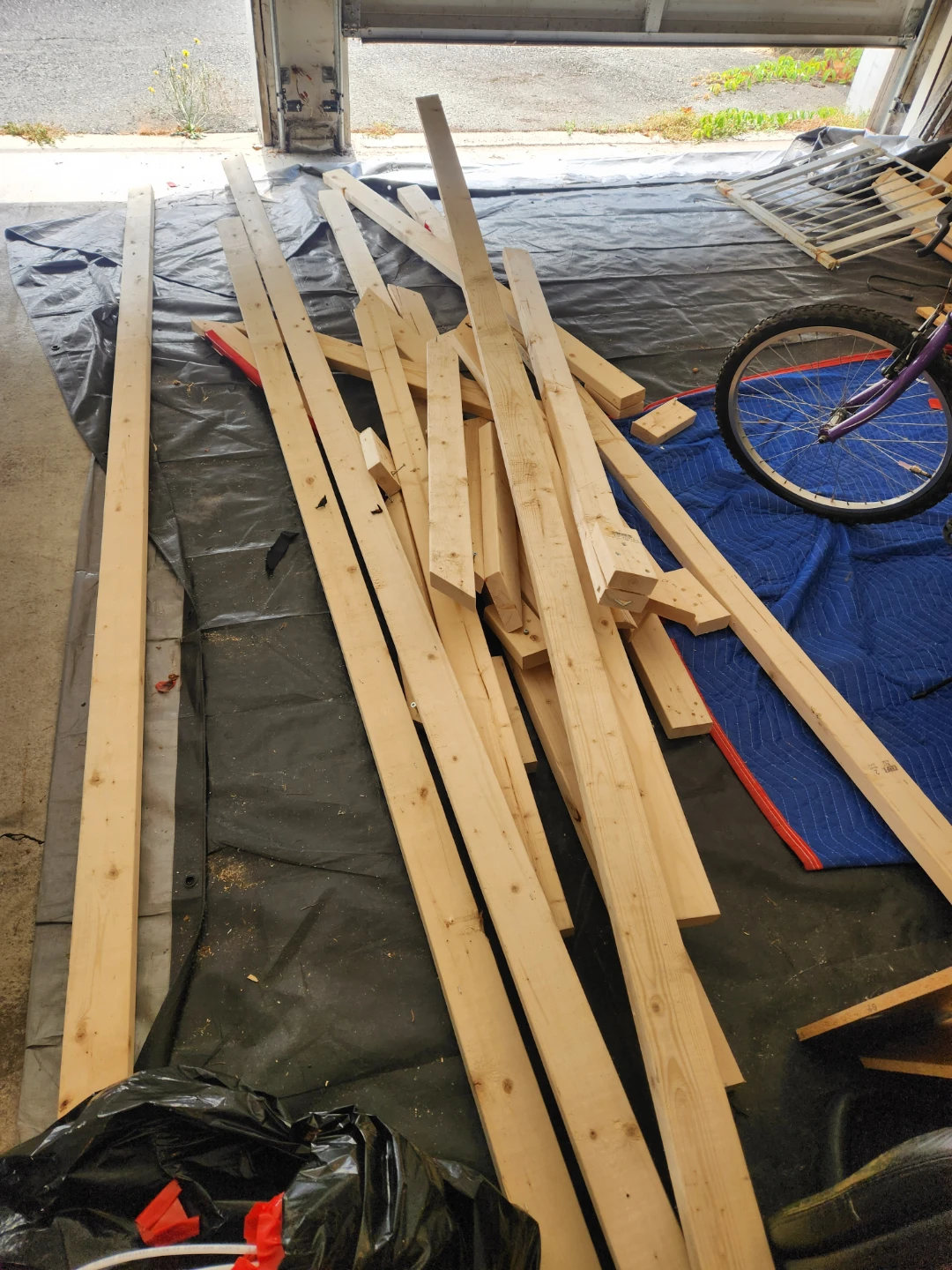 Assorted Softwood Lumber Pieces
