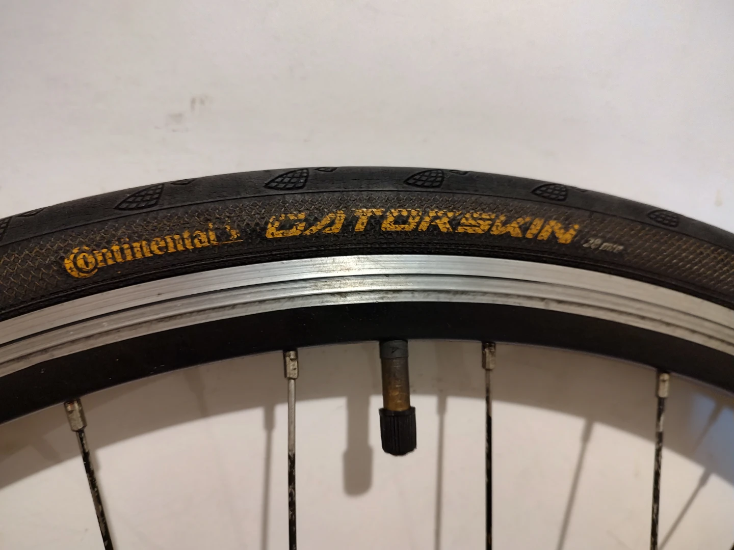 Flip/flop 700C bike wheel with Gatorskin Tire, downtown Toronto - photo 3